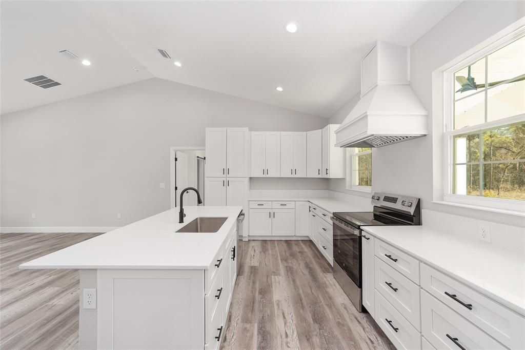 For Sale: $294,999 (3 beds, 2 baths, 1640 Square Feet)