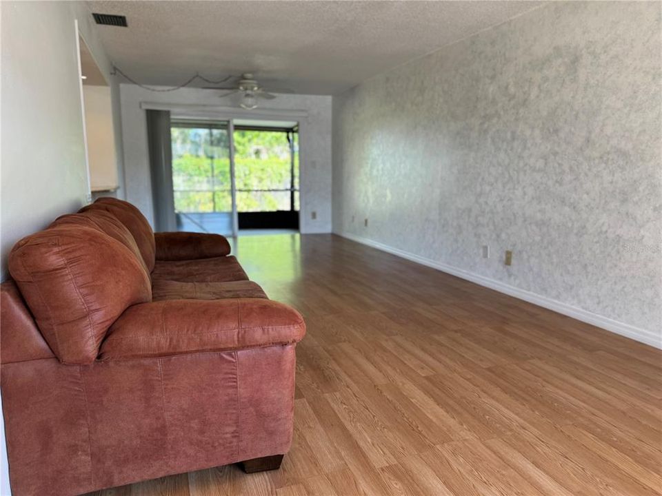 For Sale: $135,800 (3 beds, 2 baths, 1250 Square Feet)