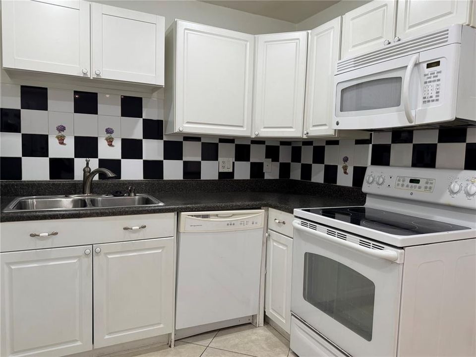 For Sale: $135,800 (3 beds, 2 baths, 1250 Square Feet)