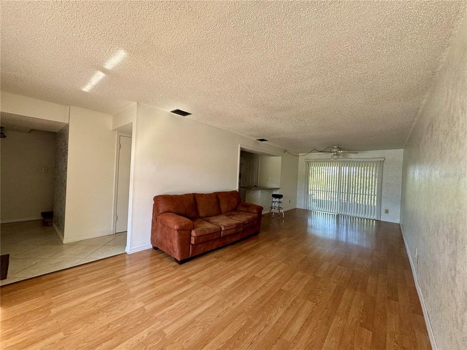 For Sale: $135,800 (3 beds, 2 baths, 1250 Square Feet)