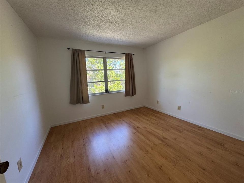 For Sale: $135,800 (3 beds, 2 baths, 1250 Square Feet)