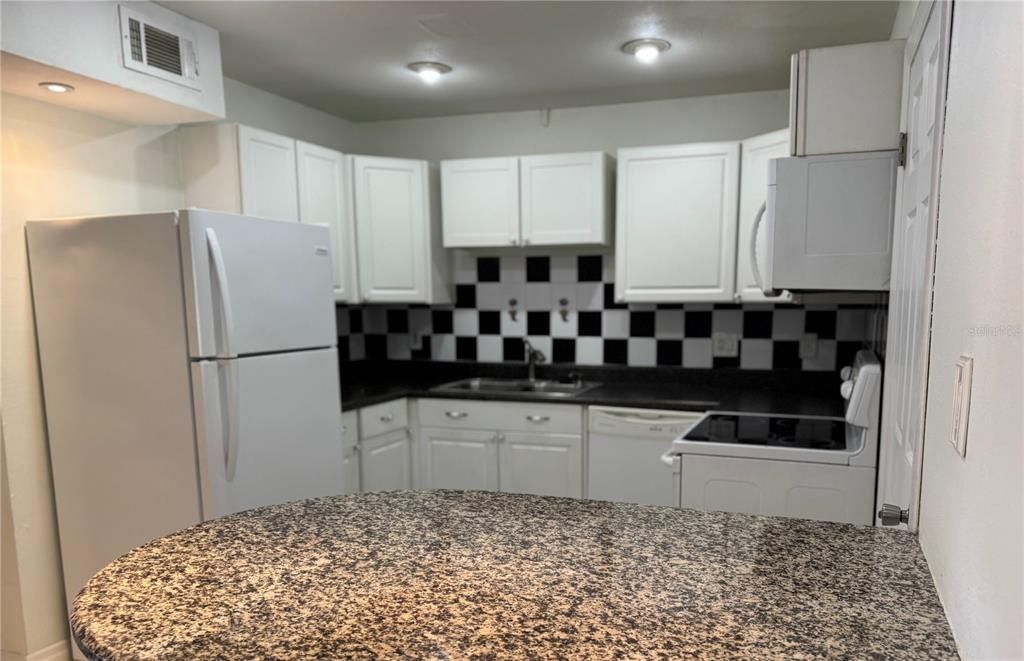 For Sale: $135,800 (3 beds, 2 baths, 1250 Square Feet)