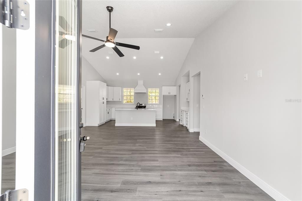 Activo con contrato: $282,500 (3 camas, 2 baños, 1640 Pies cuadrados)