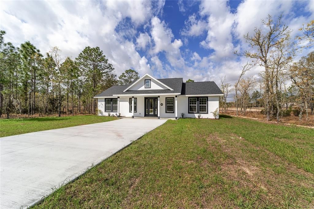 Activo con contrato: $282,500 (3 camas, 2 baños, 1640 Pies cuadrados)