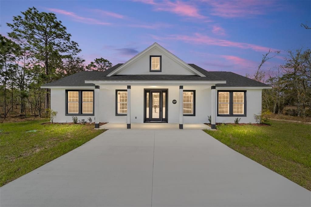 Activo con contrato: $282,500 (3 camas, 2 baños, 1640 Pies cuadrados)