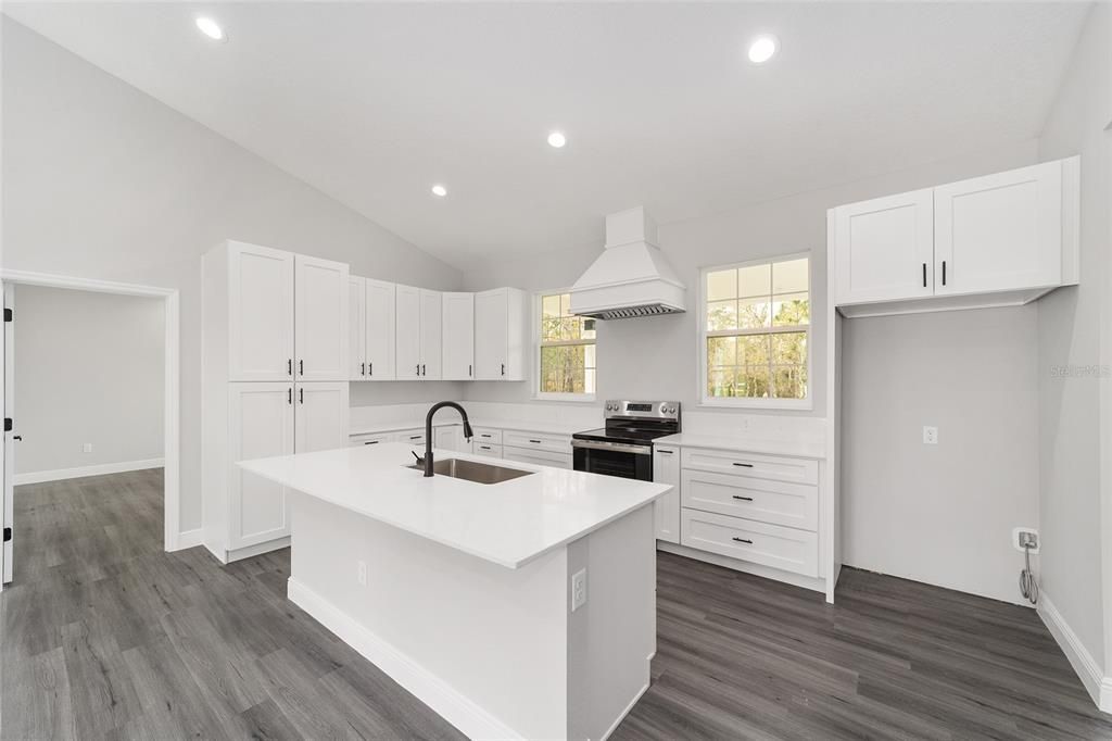 Activo con contrato: $282,500 (3 camas, 2 baños, 1640 Pies cuadrados)