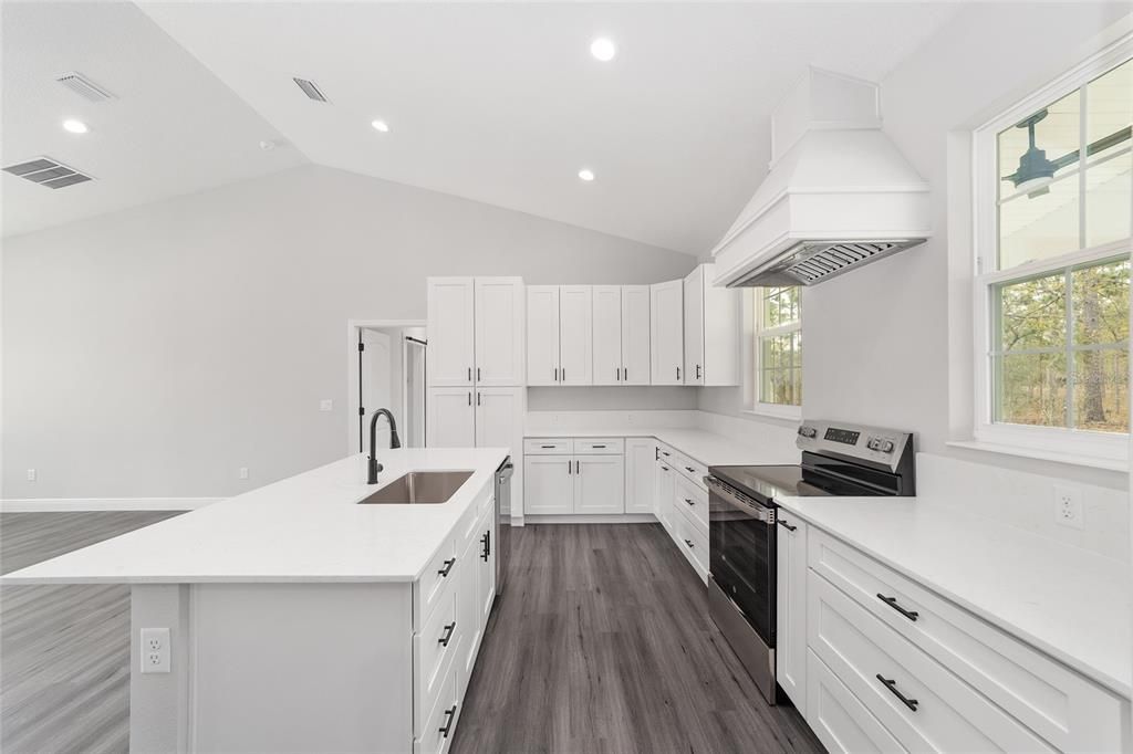 Activo con contrato: $282,500 (3 camas, 2 baños, 1640 Pies cuadrados)