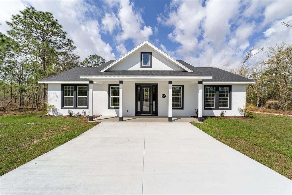 Activo con contrato: $282,500 (3 camas, 2 baños, 1640 Pies cuadrados)