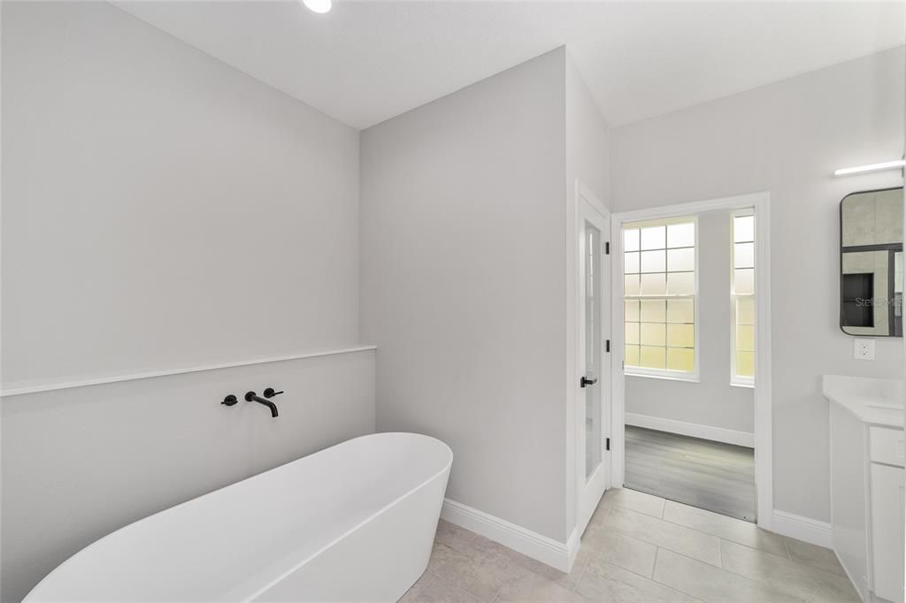 Activo con contrato: $282,500 (3 camas, 2 baños, 1640 Pies cuadrados)