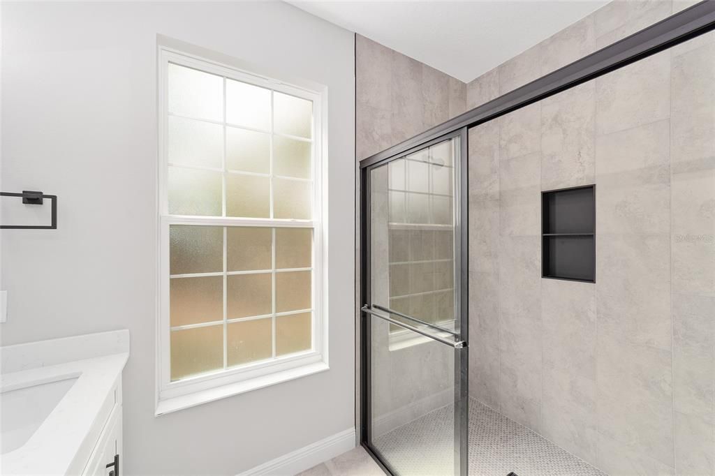 Activo con contrato: $282,500 (3 camas, 2 baños, 1640 Pies cuadrados)