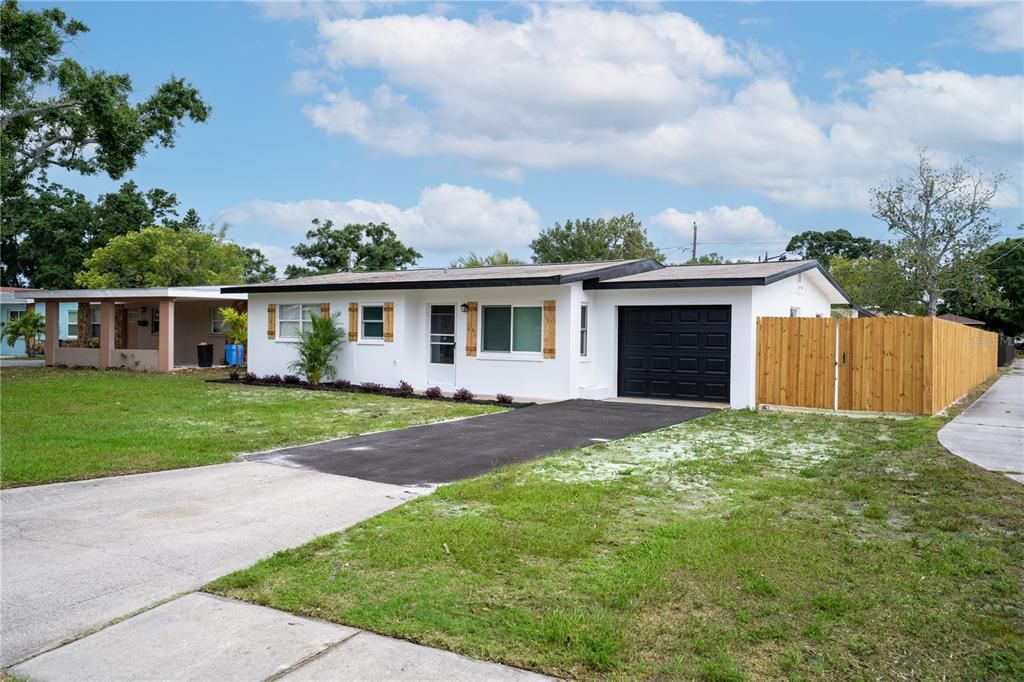 最近售出: $329,000 (3 贝兹, 1 浴室, 965 平方英尺)