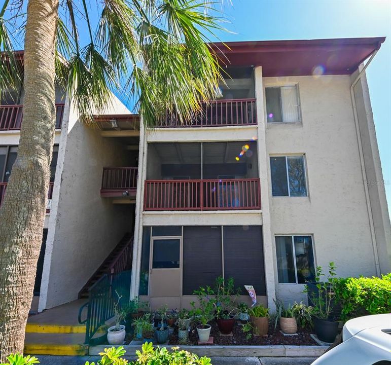 Recently Rented: $1,350 (1 beds, 1 baths, 710 Square Feet)