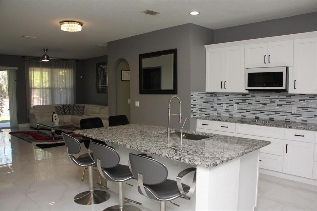 En Venta: $480,000 (3 camas, 2 baños, 2202 Pies cuadrados)