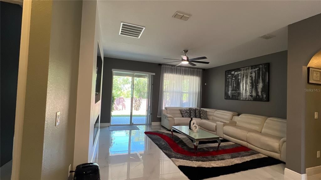 En Venta: $480,000 (3 camas, 2 baños, 2202 Pies cuadrados)