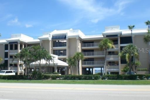 Recently Rented: $2,300 (3 beds, 2 baths, 1823 Square Feet)