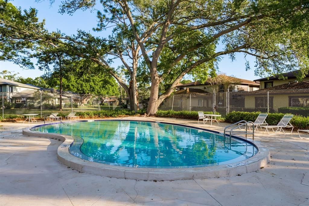 待售: $139,900 (2 贝兹, 1 浴室, 872 平方英尺)