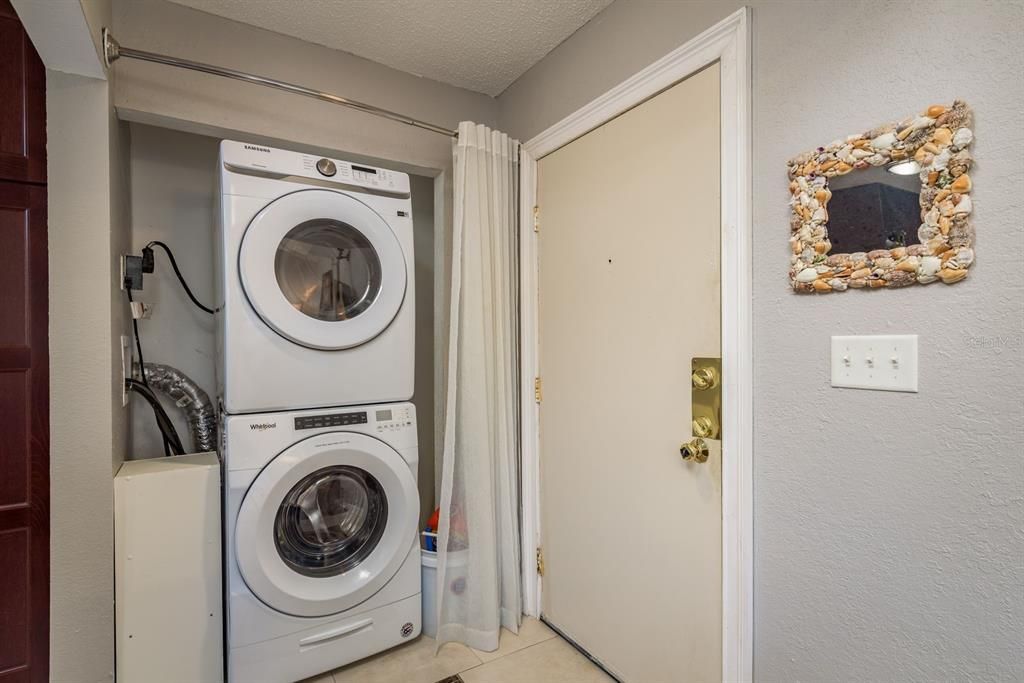 待售: $139,900 (2 贝兹, 1 浴室, 872 平方英尺)