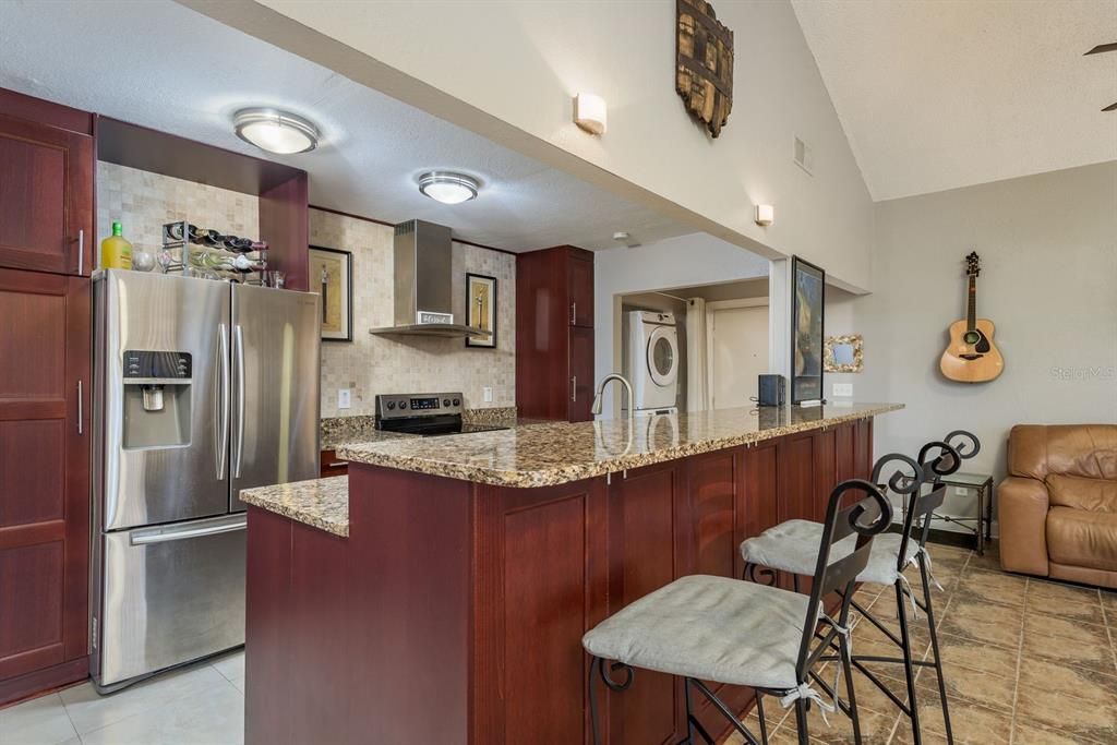 待售: $139,900 (2 贝兹, 1 浴室, 872 平方英尺)