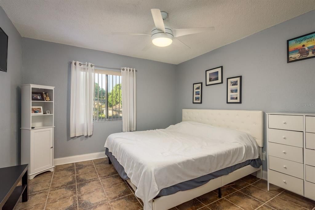 待售: $139,900 (2 贝兹, 1 浴室, 872 平方英尺)