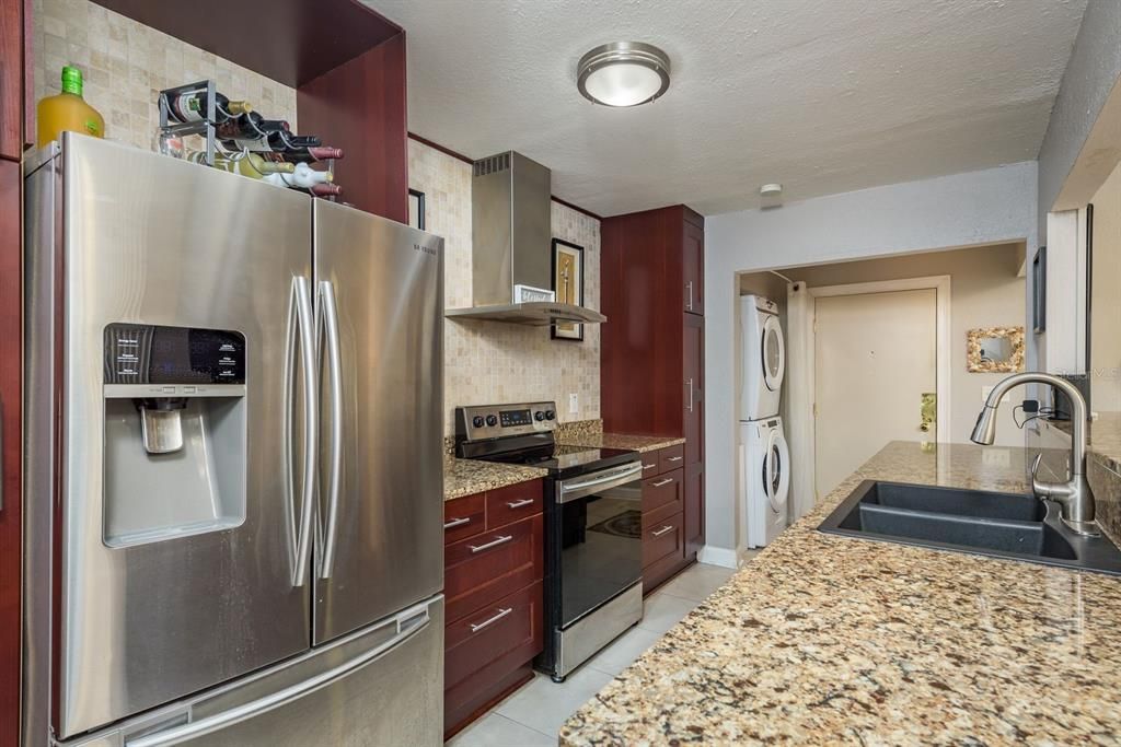 待售: $139,900 (2 贝兹, 1 浴室, 872 平方英尺)