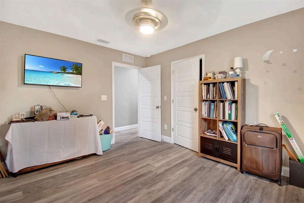 待售: $350,000 (3 贝兹, 2 浴室, 1410 平方英尺)