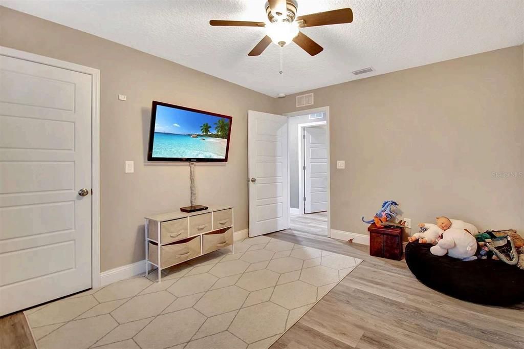 待售: $350,000 (3 贝兹, 2 浴室, 1410 平方英尺)