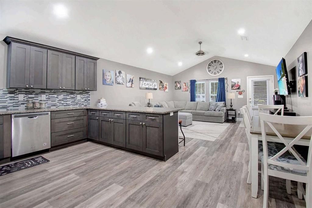 待售: $350,000 (3 贝兹, 2 浴室, 1410 平方英尺)