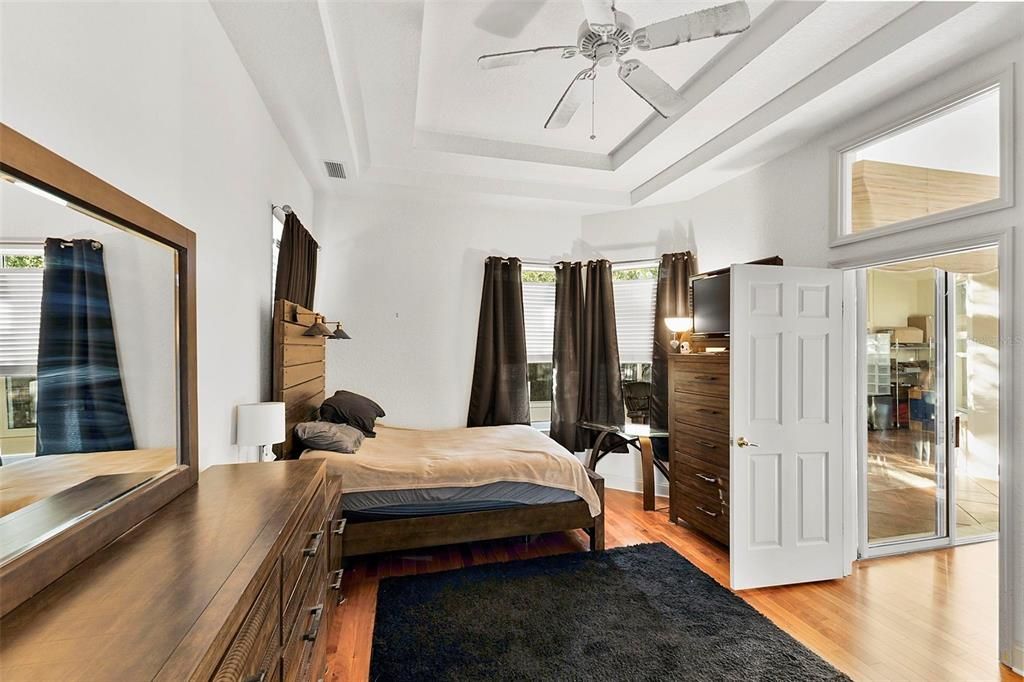 合同活跃: $350,000 (3 贝兹, 2 浴室, 2088 平方英尺)