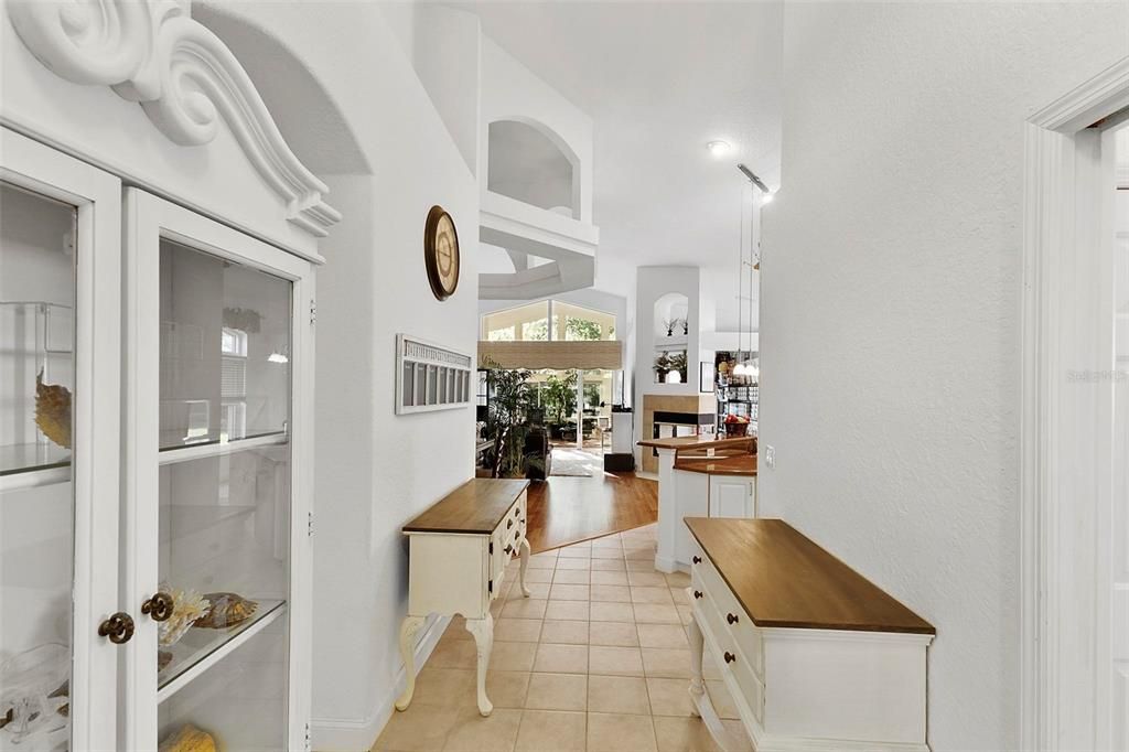 合同活跃: $350,000 (3 贝兹, 2 浴室, 2088 平方英尺)