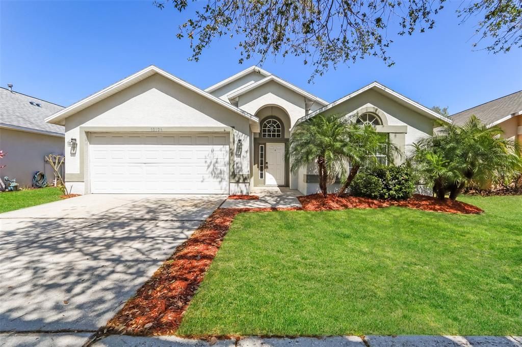 Recently Rented: $2,100 (4 beds, 2 baths, 1784 Square Feet)