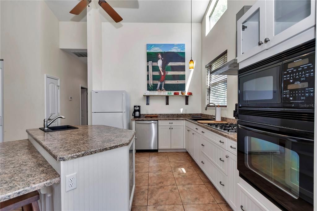 For Sale: $1,999,000 (3 beds, 3 baths, 2926 Square Feet)