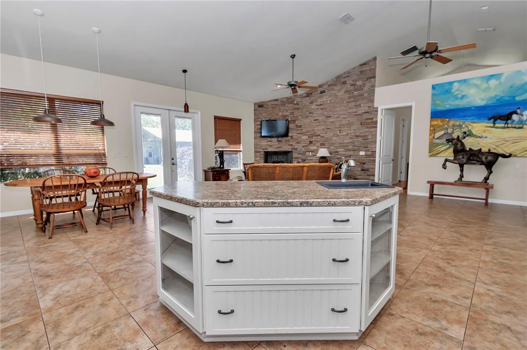 For Sale: $1,999,000 (3 beds, 3 baths, 2926 Square Feet)