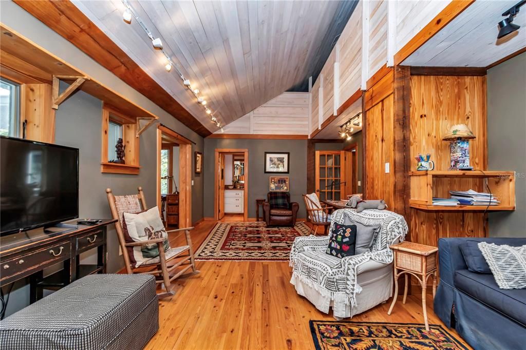 For Sale: $1,999,000 (3 beds, 3 baths, 2926 Square Feet)