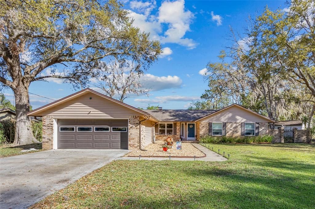 Недавно продано: $329,900 (4 спален, 2 ванн, 2280 Квадратных фут)