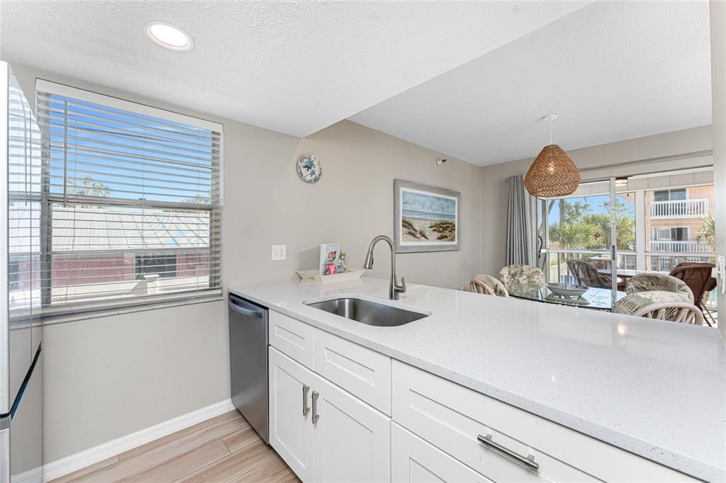 For Rent: $7,960 (2 beds, 1 baths, 880 Square Feet)