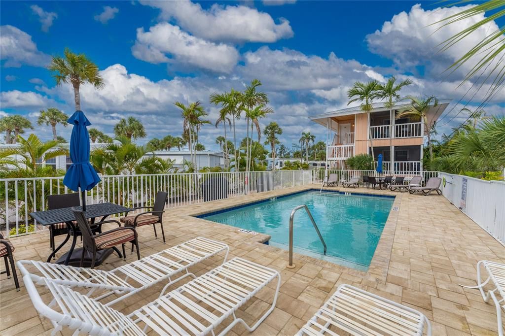 For Rent: $7,960 (2 beds, 1 baths, 880 Square Feet)