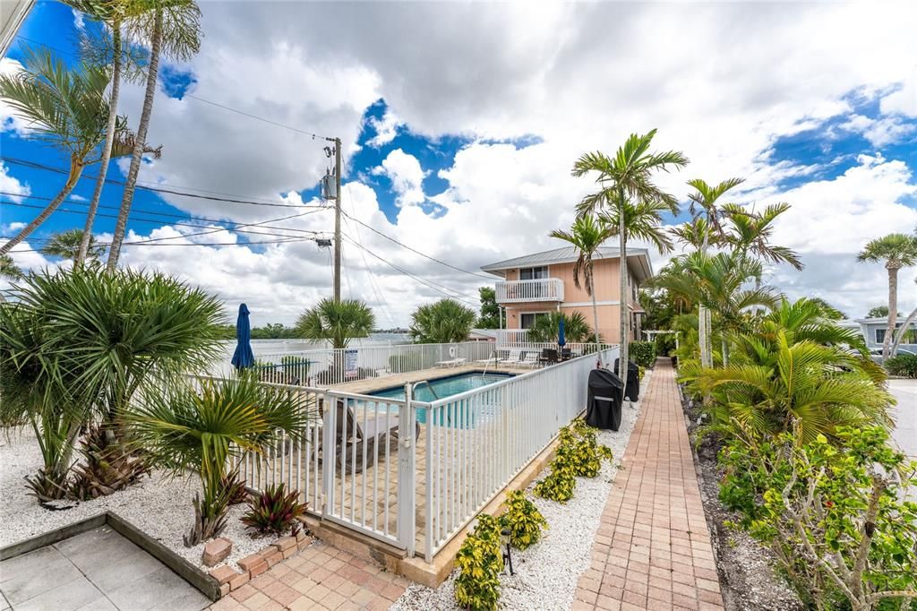 For Rent: $7,960 (2 beds, 1 baths, 880 Square Feet)