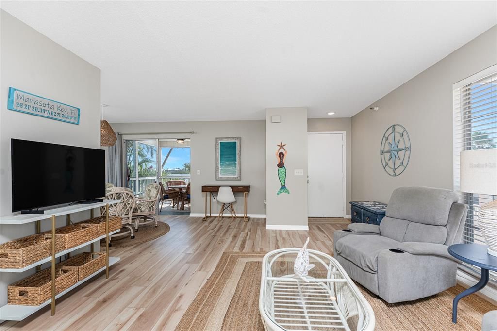 For Rent: $7,960 (2 beds, 1 baths, 880 Square Feet)