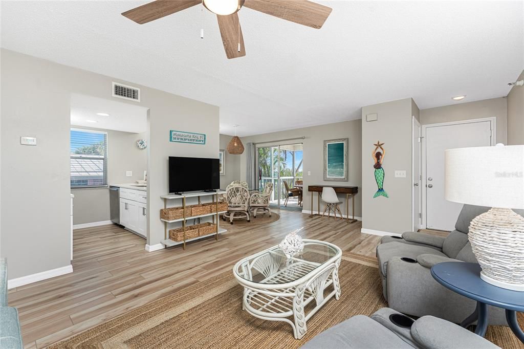 For Rent: $7,960 (2 beds, 1 baths, 880 Square Feet)