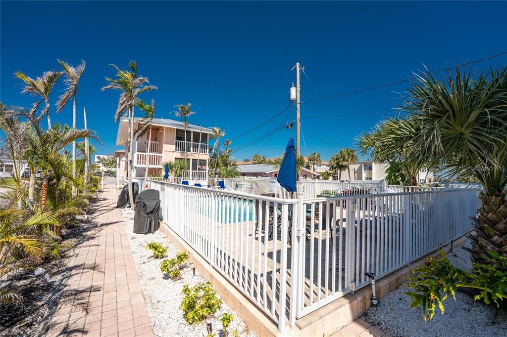 For Rent: $7,960 (2 beds, 1 baths, 880 Square Feet)