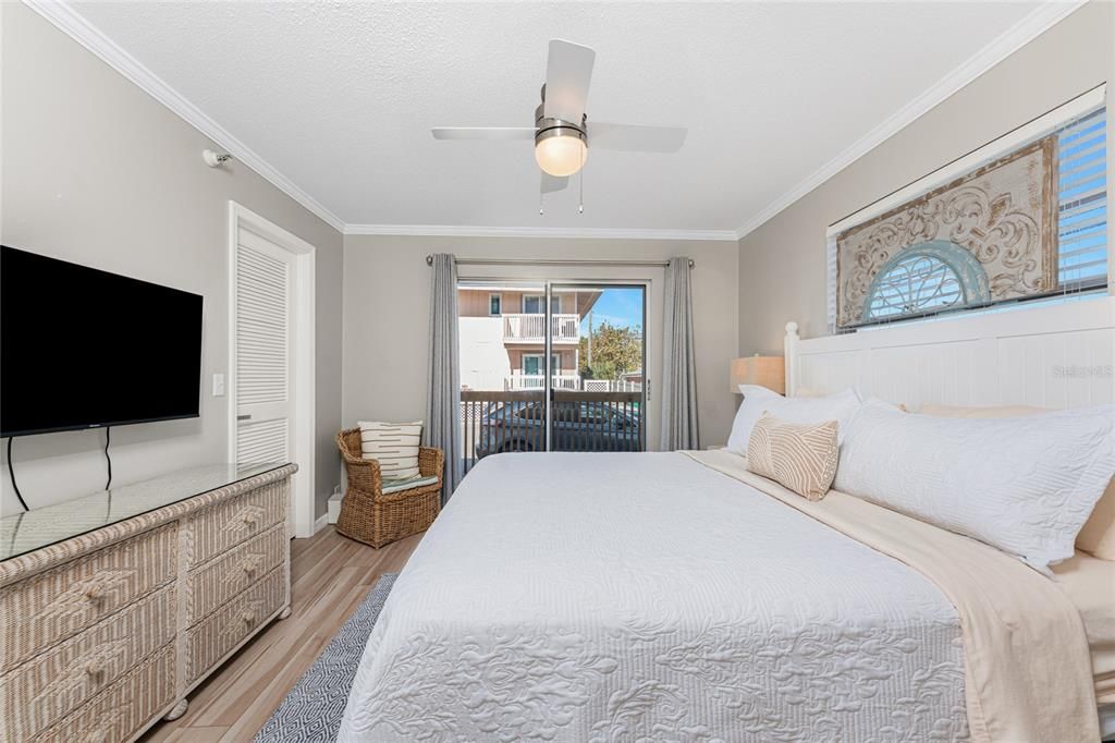 For Rent: $7,960 (2 beds, 1 baths, 880 Square Feet)