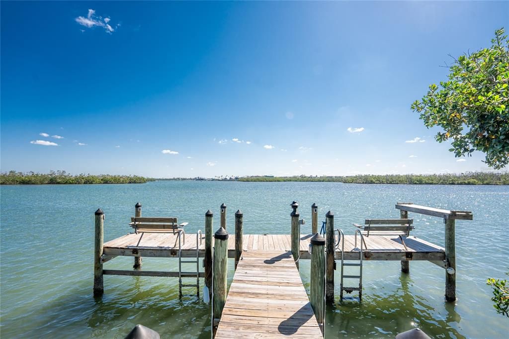 For Rent: $7,960 (2 beds, 1 baths, 880 Square Feet)