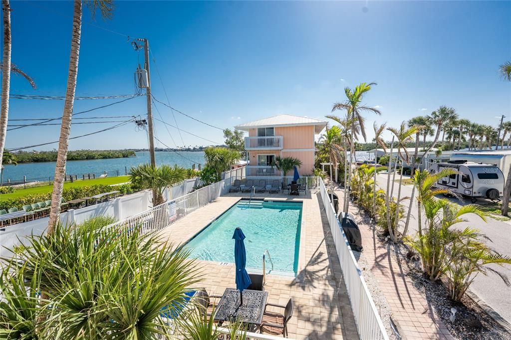 For Rent: $7,960 (2 beds, 1 baths, 880 Square Feet)