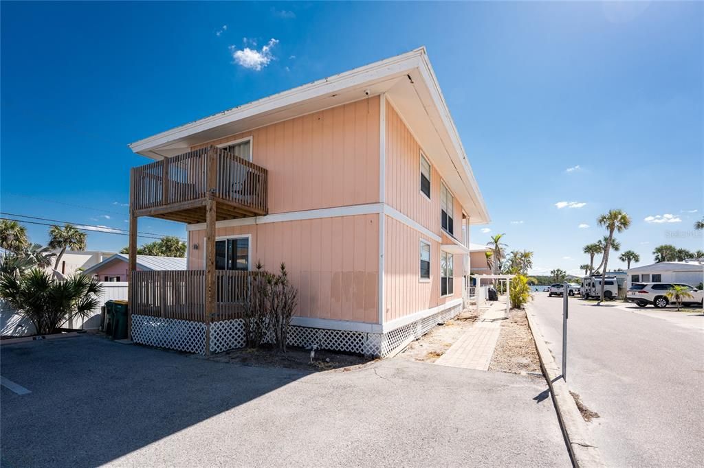 For Rent: $7,960 (2 beds, 1 baths, 880 Square Feet)