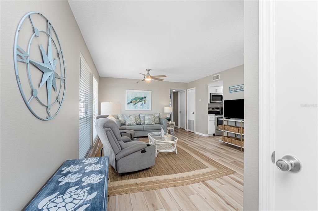 For Rent: $7,960 (2 beds, 1 baths, 880 Square Feet)