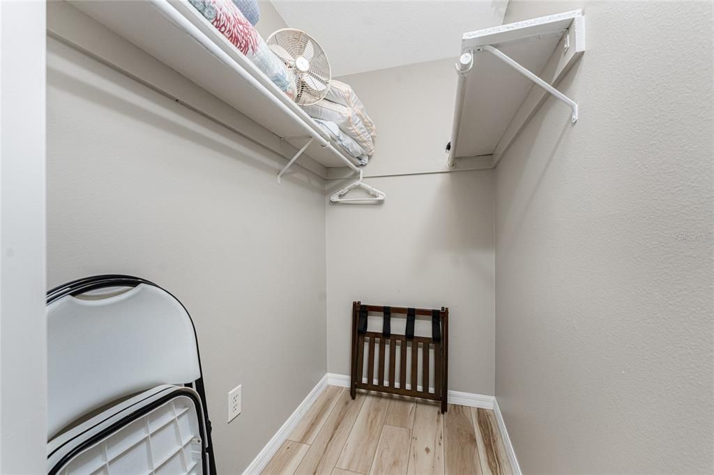 For Rent: $7,960 (2 beds, 1 baths, 880 Square Feet)