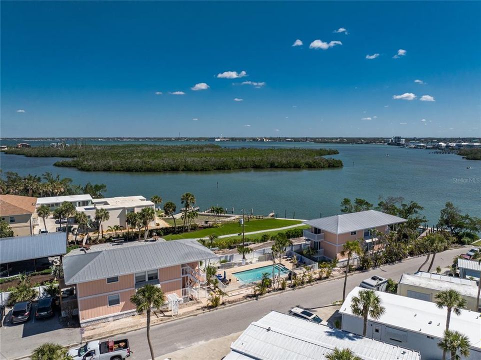 For Rent: $7,960 (2 beds, 1 baths, 880 Square Feet)