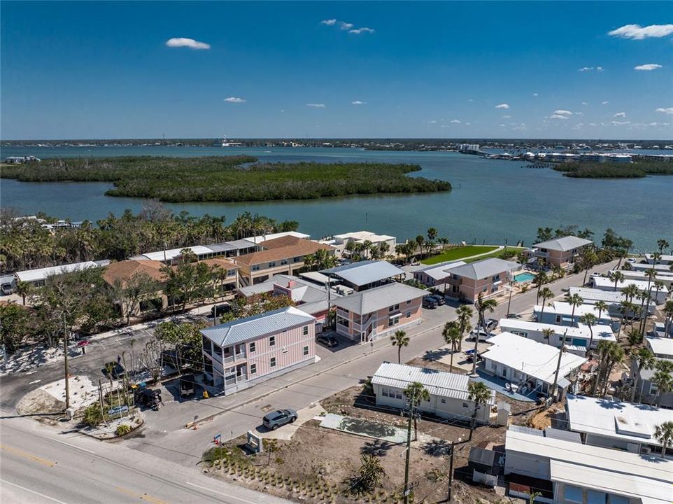 For Rent: $7,960 (2 beds, 1 baths, 880 Square Feet)