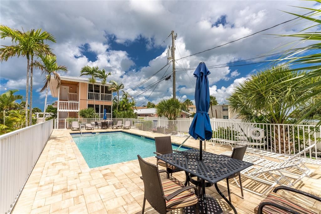 For Rent: $7,960 (2 beds, 1 baths, 880 Square Feet)