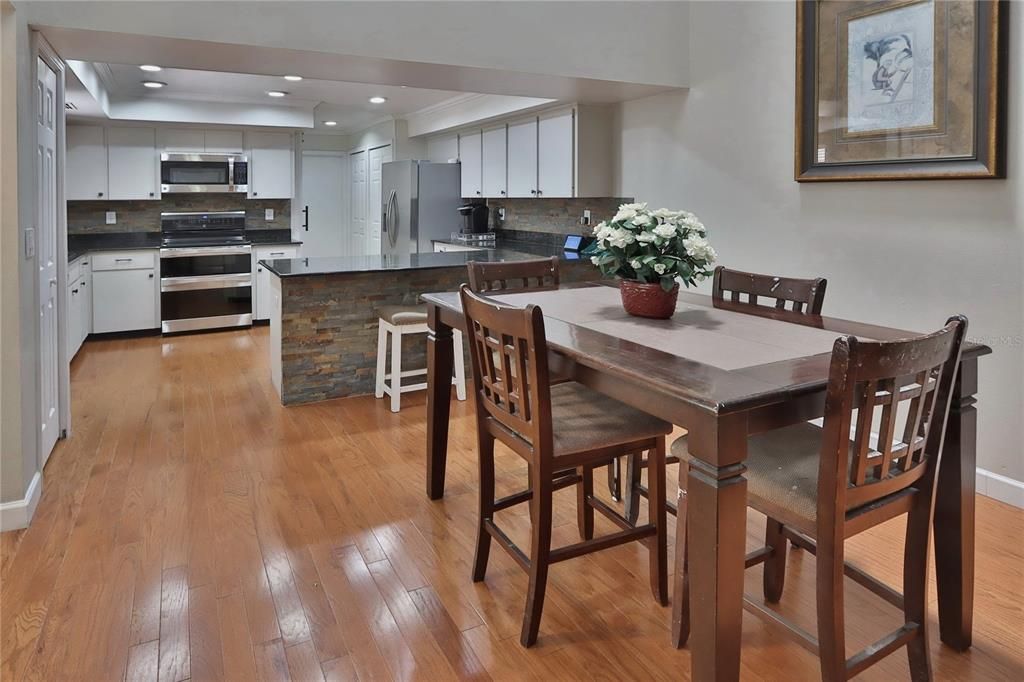 For Sale: $550,000 (3 beds, 3 baths, 3089 Square Feet)